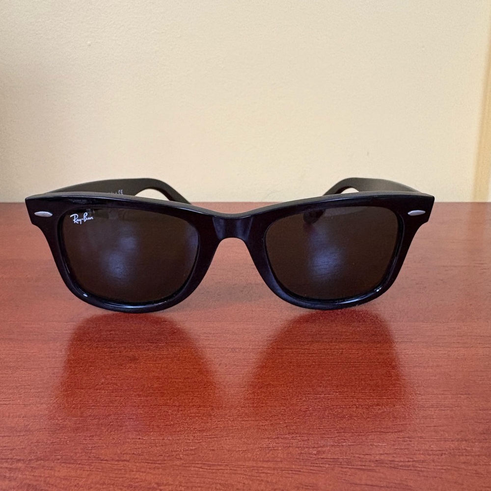 Ray-Ban Classic Black Wayfarer Sunglasses